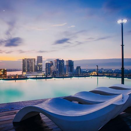 Hotel Serviced Condo Unique Infinity Pool With Mekong River View พนมเปญ ภายนอก รูปภาพ